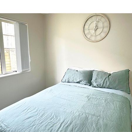 Bright&Cozy Room - Homestay Style - On Street Parking Only โอ๊คแลนด์ ภายนอก รูปภาพ