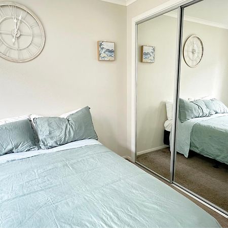 Bright&Cozy Room - Homestay Style - On Street Parking Only โอ๊คแลนด์ ภายนอก รูปภาพ